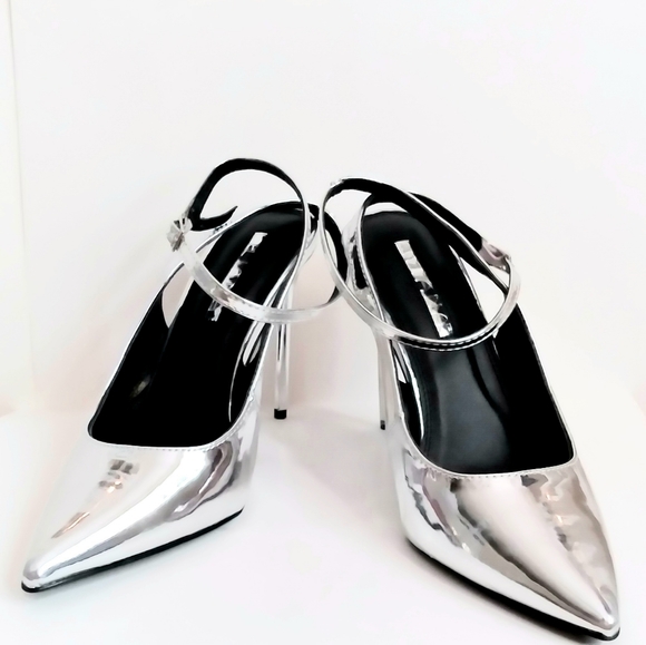 Silver Pointed Stiletto - Picture 2 of 4